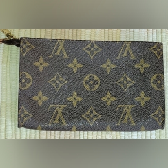 Louis Vuitton Pouch - Picture 2 of 9